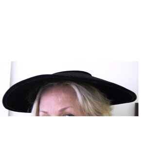 Vintage 1940s Black Velvet Hat
